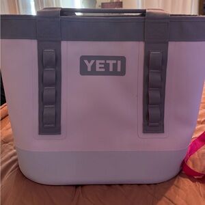 YETI 35 Camino Bag Cherry Blossom